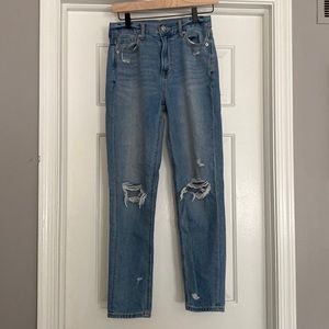 American Eagle Women’s Distressed Mom Jean size 0